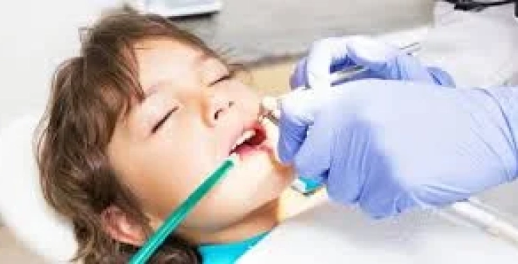 هل حشو أسنان الأطفال بالبنج الكلي آمن؟