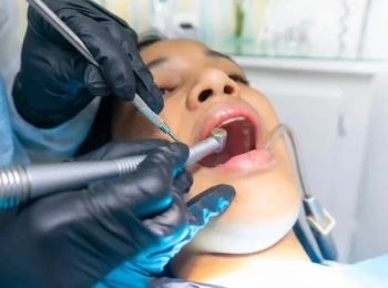 احجز مع افضل اخصائي اسنان لتركيبات الاسنان