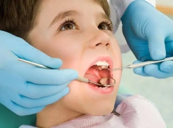 حشوات الأطفال بأحدث التقنيات  علاج آمن وفعال في مجمع الطب المتميز