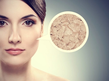 تقشير البشرة الجافة وما هي الطرق الطبيعية والمقشرات المسموح بها ؟