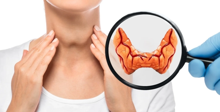 ما العلاقة بين الغدة الدرقية والزعل؟ كيف تؤثر الحالة النفسية على الهرمونات؟