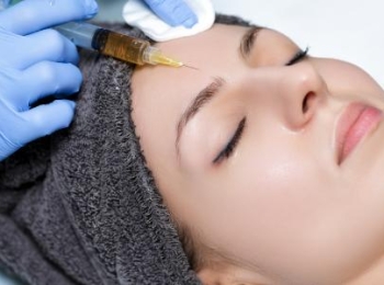 البلازما الذهبية لنضارة البشرة وكيف تتم