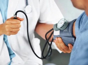 مرض الضغط وعلاجه: دليل شامل للتحكم في ضغط الدم طبيعيًا ودوائيًا