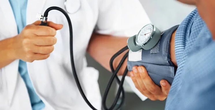 مرض الضغط وعلاجه: دليل شامل للتحكم في ضغط الدم طبيعيًا ودوائيًا