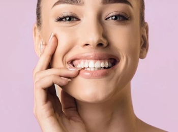 توريد اللثة: أسباب وطريقة العلاج الافضل في السعودية