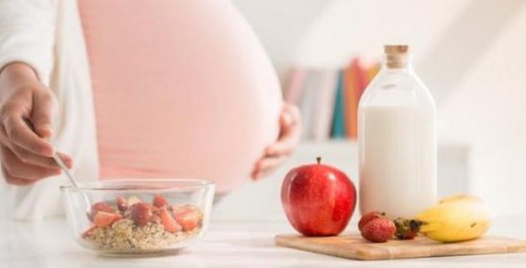 تغذية المرأة الحامل وما هي أهم العناصر الغذائية اللازمة لحمل صحي وآمن