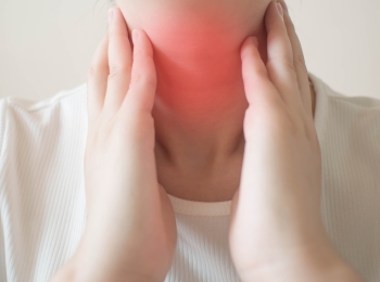 تشخيص اورام الغدة الدرقية وأهم أعراض الإصابة وأفضل طرق العلاج