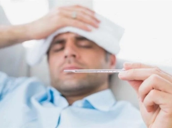 أسباب حرارة الجسم بدون مرض: متى يجب القلق؟