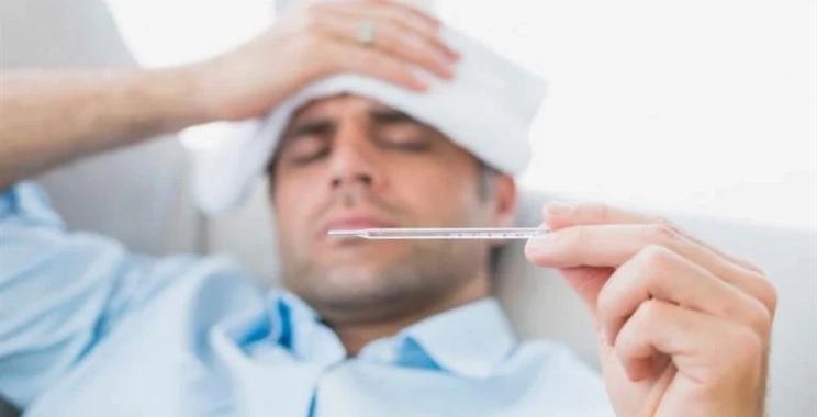 أسباب حرارة الجسم بدون مرض: متى يجب القلق؟