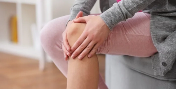 أسباب خشونة الركبة عند النساء وطرق العلاج