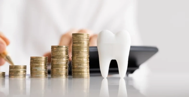 تكلفة زراعة الأسنان بالمدينة المنورة والعوامل التي تحدد السعر