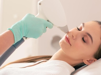 ما هي مميزات ازالة شعر الوجه للنساء وخطواتها