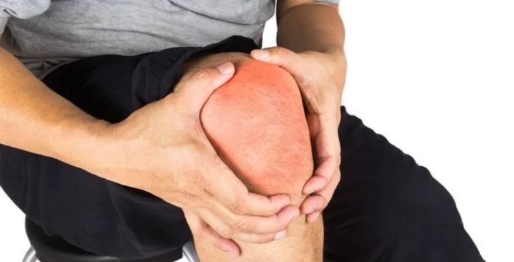 ما هي خشونة المفاصل؟ الأعراض، الأسباب، والعلاج المبكر