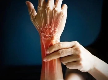 أسباب وجع مفاصل اليدين والرجلين وطرق العلاج