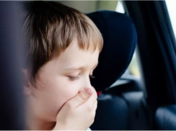 اسباب الاستفراغ للاطفال وكيفية علاجه في مجمع الطب المتميز