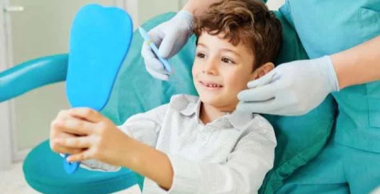تركيب أسنان مؤقتة للأطفال: متى ولماذا يحتاجها الطفل؟