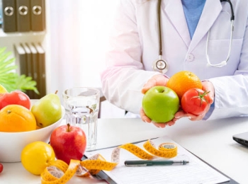 أفضل دكتور تغذية علاجية لمرضى السكري من الاطفال