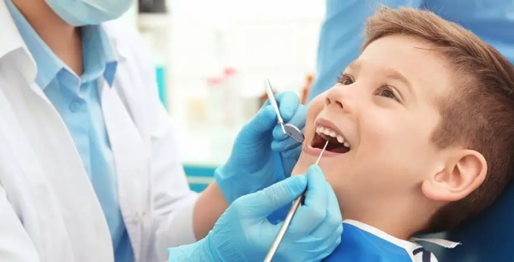ما هي طرق علاج اسنان الاطفال من التسوس؟