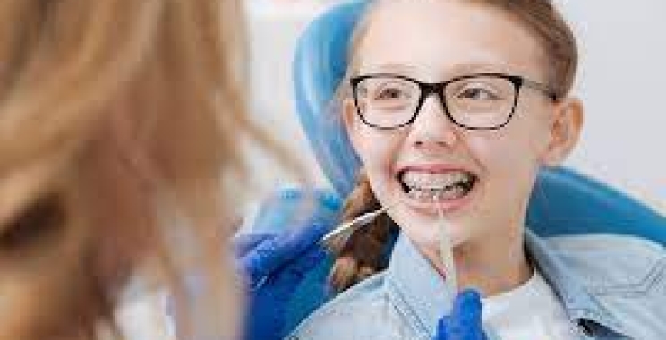 افضل اسعار تقويم الأسنان للاطفال داخل مجمع الطب المتميز